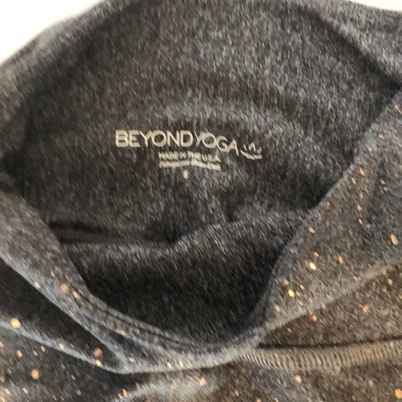 Beyond Yoga High Waisted Alloy Ombré Midi Leggings - Picture 3 of 4